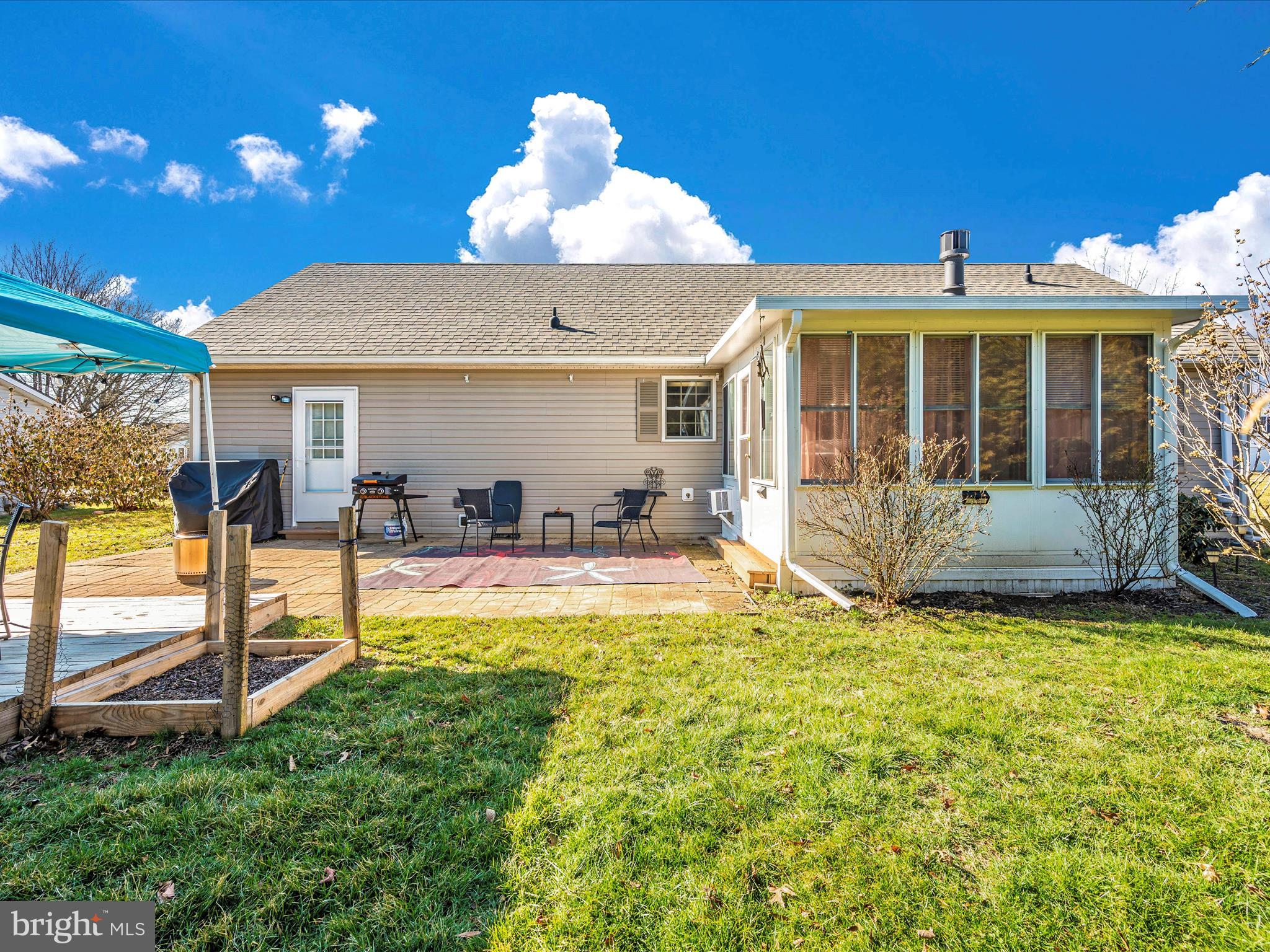 101 Oriole Ln