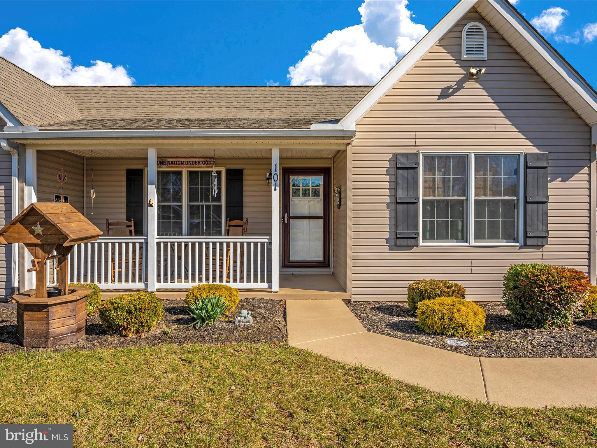 101 Oriole Ln