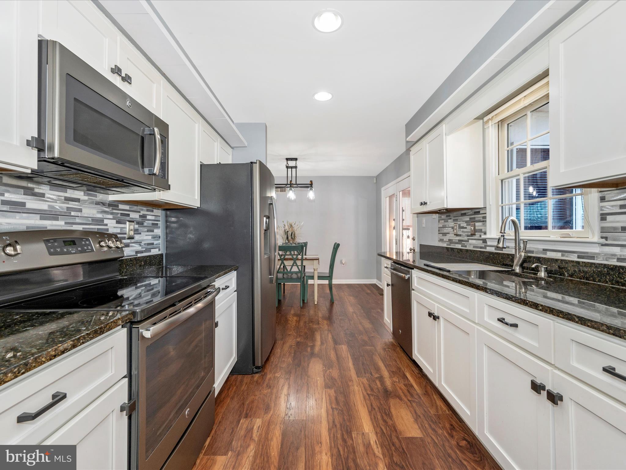 101 Oriole Ln