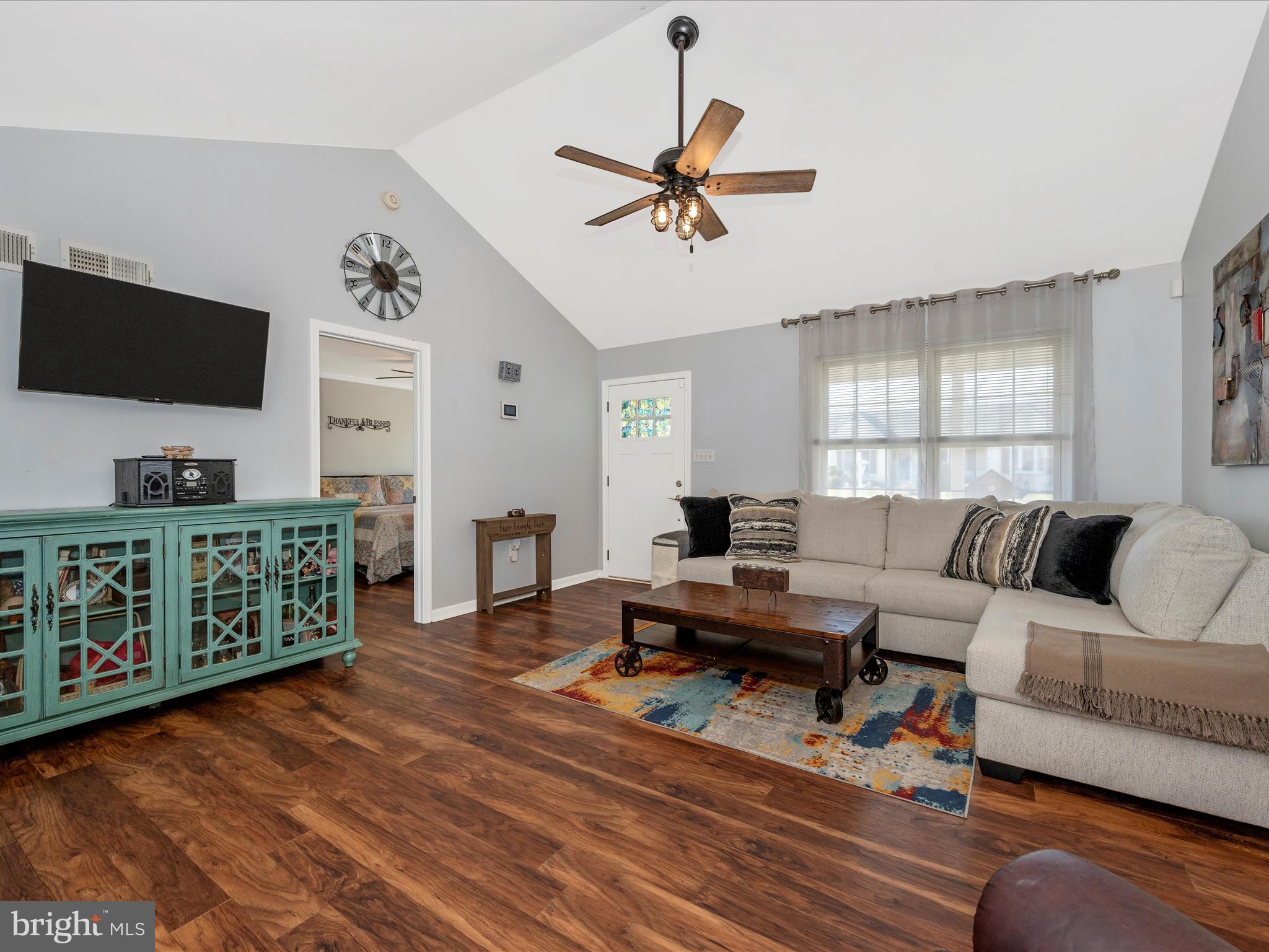 101 Oriole Ln