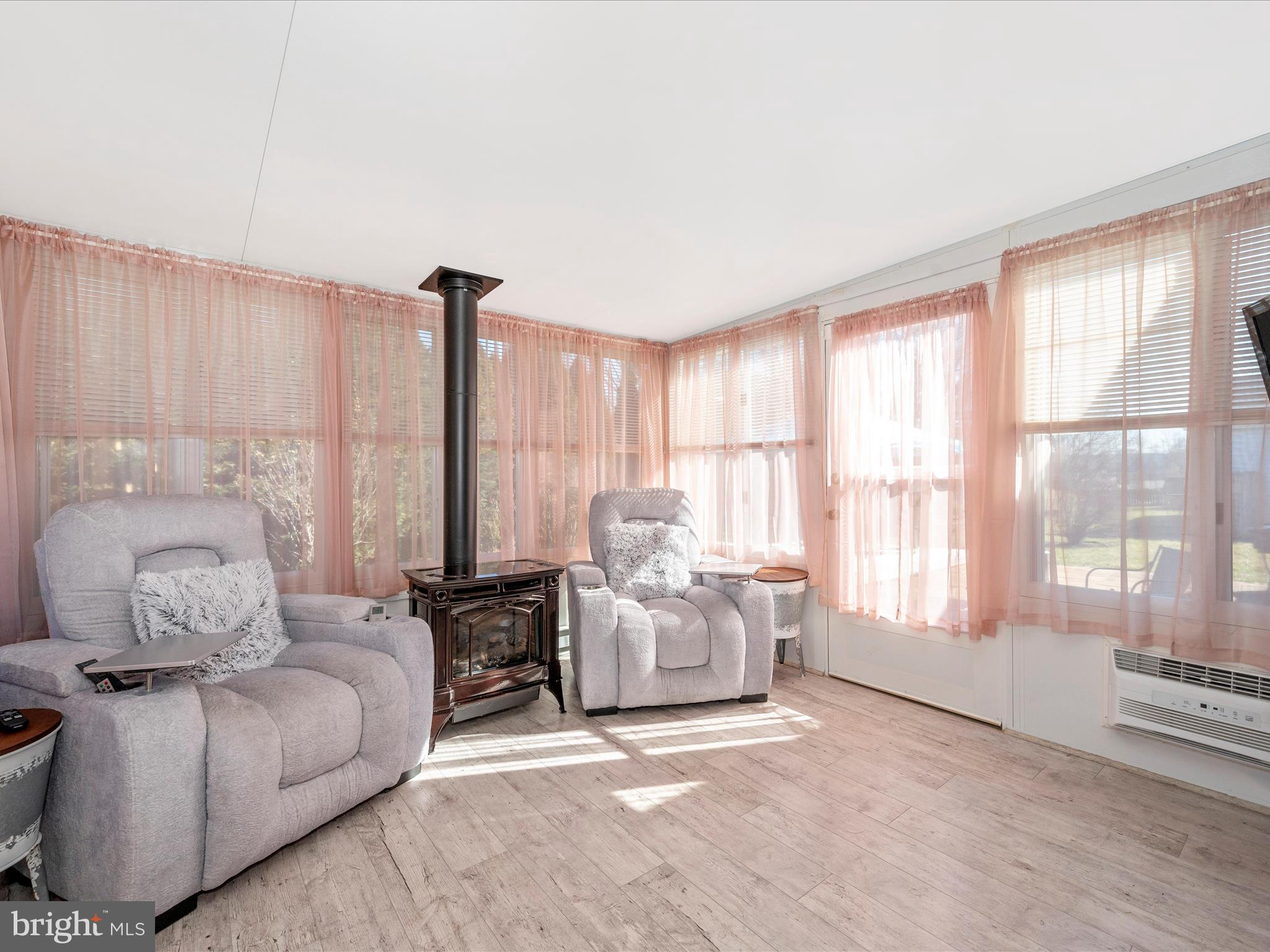101 Oriole Ln