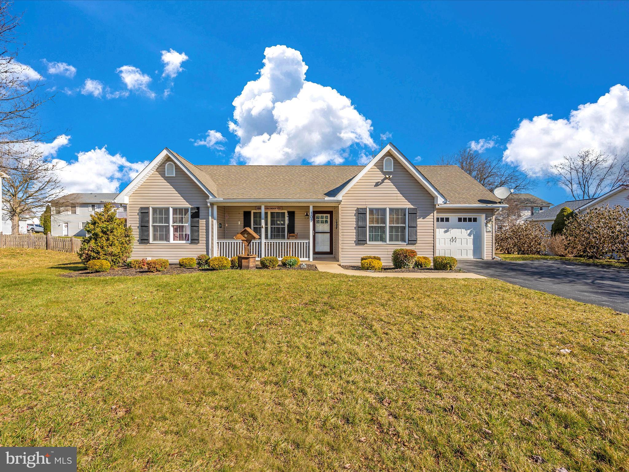 101 Oriole Ln