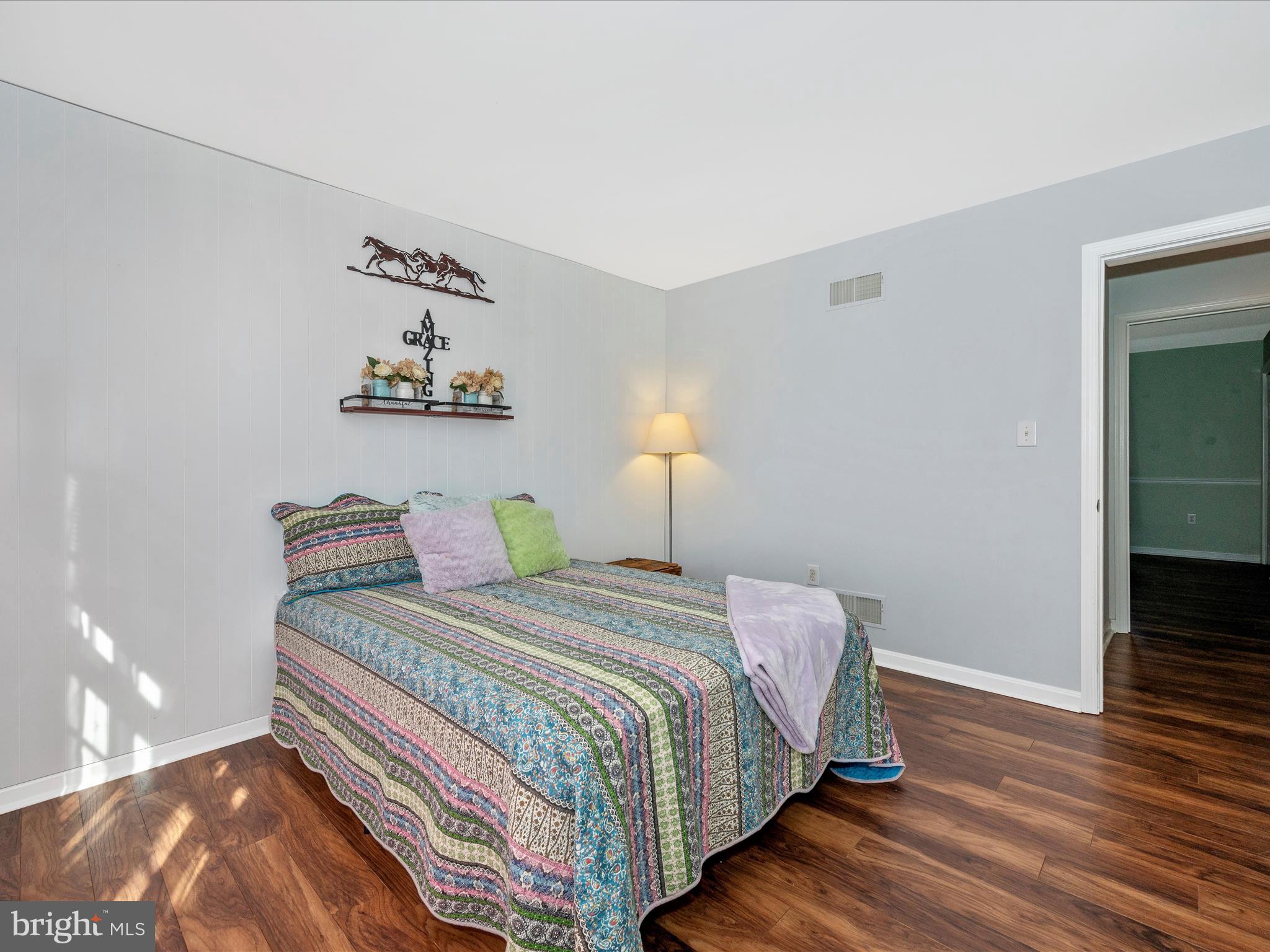 101 Oriole Ln