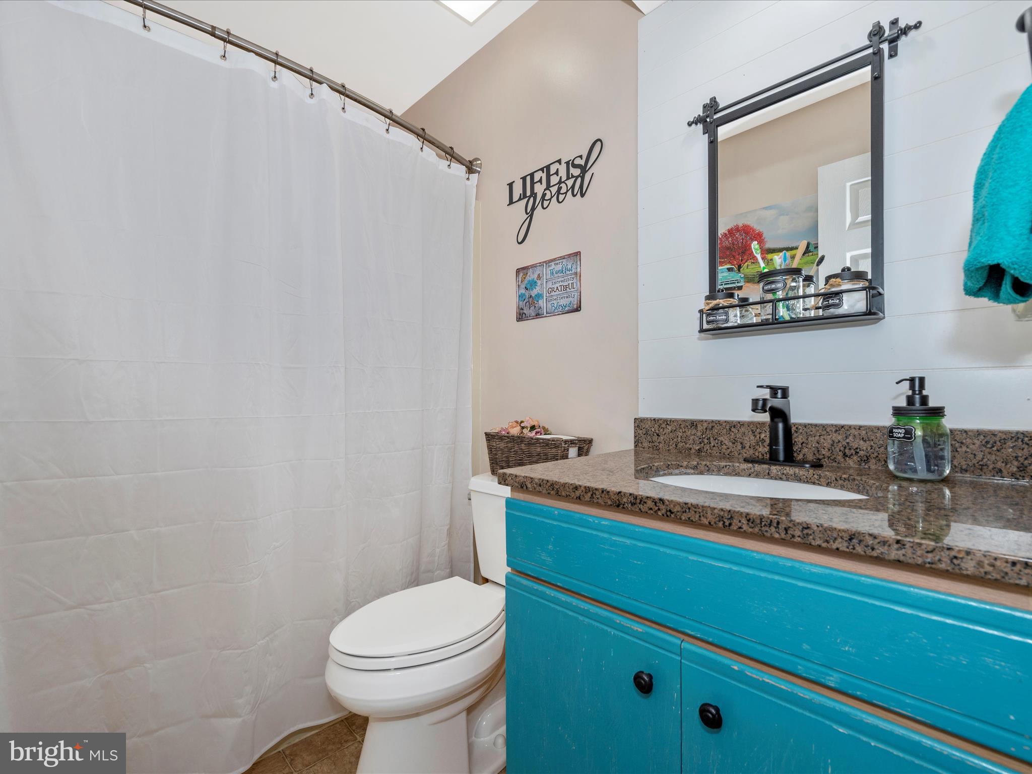 101 Oriole Ln