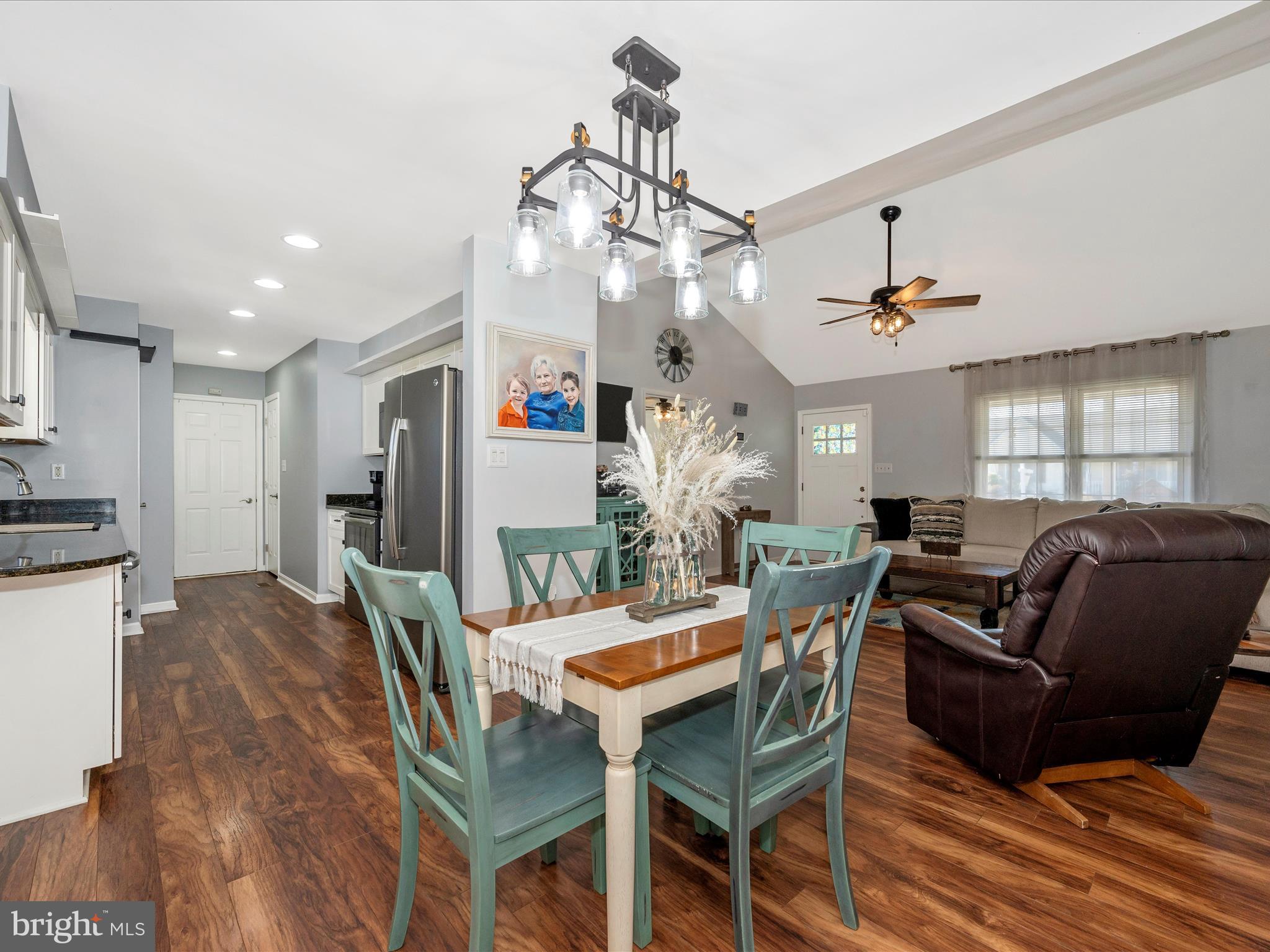 101 Oriole Ln