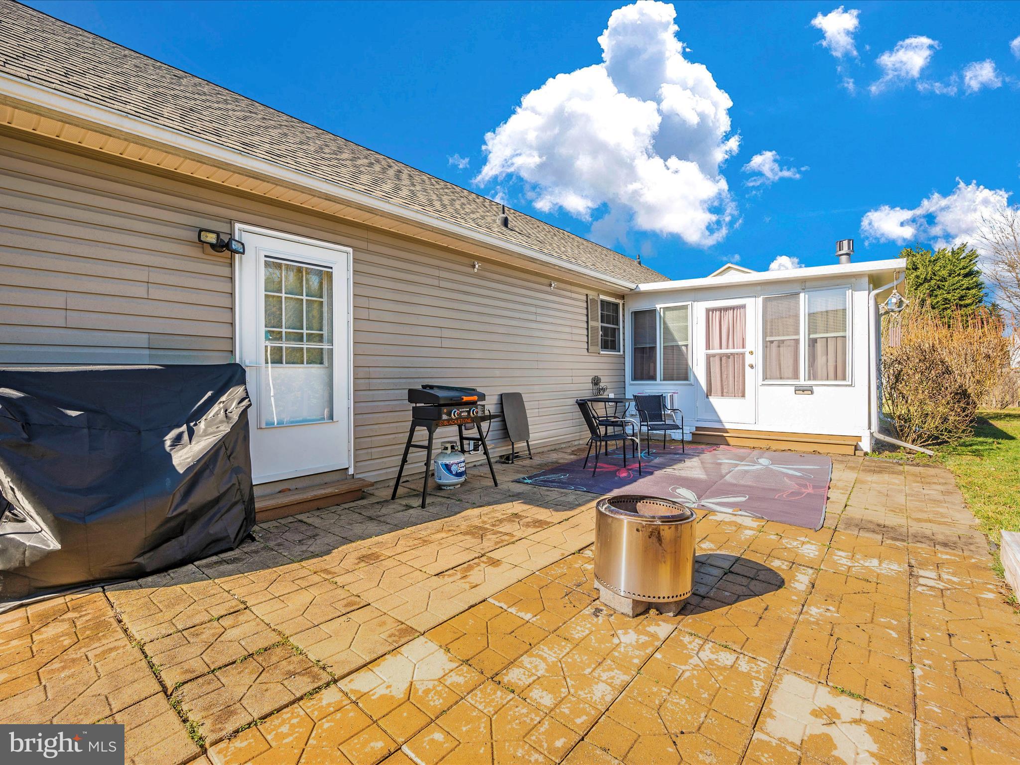 101 Oriole Ln