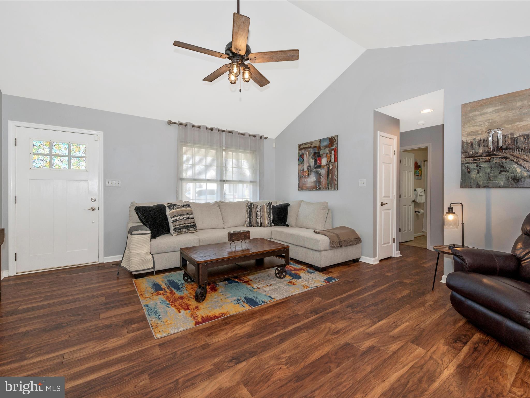 101 Oriole Ln