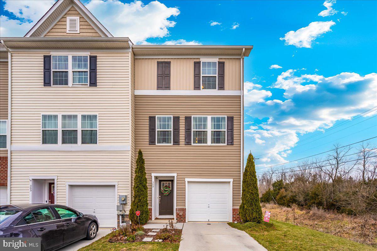 309 Magellan Dr