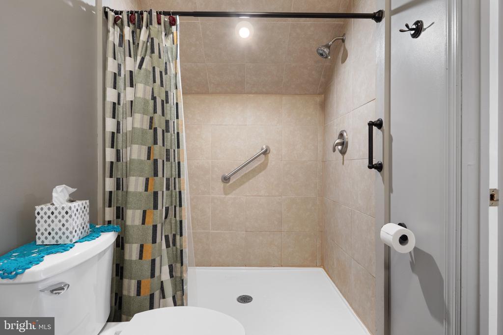 605 ARTISAN WAY