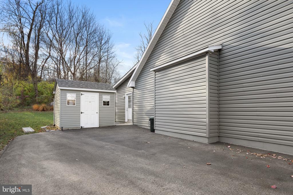 605 ARTISAN WAY
