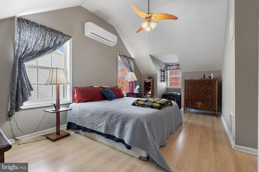 605 ARTISAN WAY