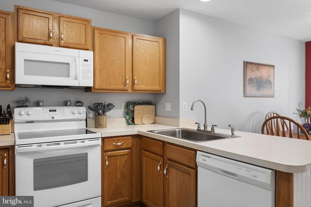 605 ARTISAN WAY