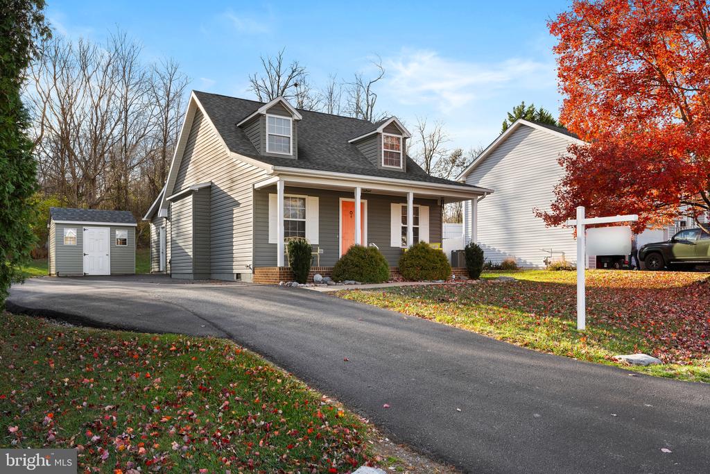 605 ARTISAN WAY
