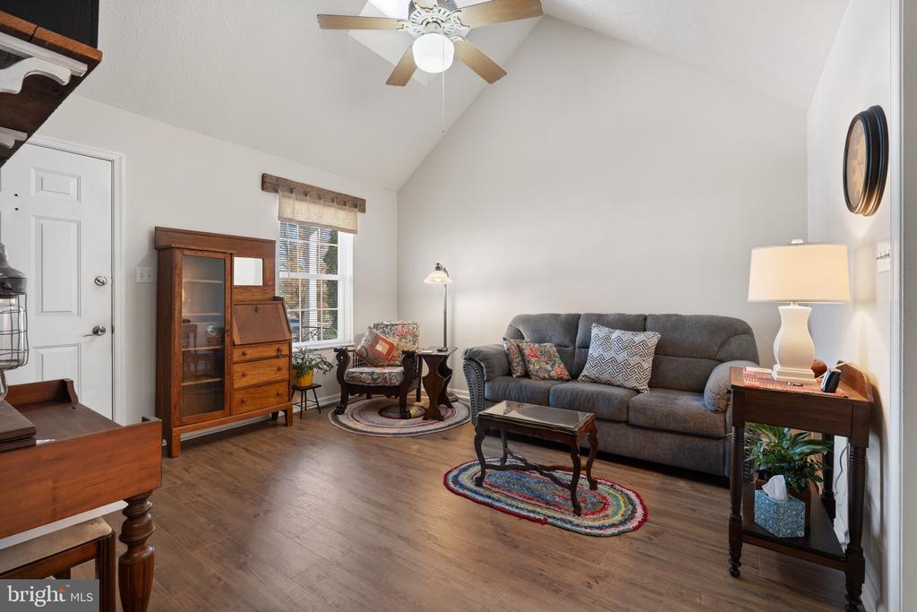 605 ARTISAN WAY
