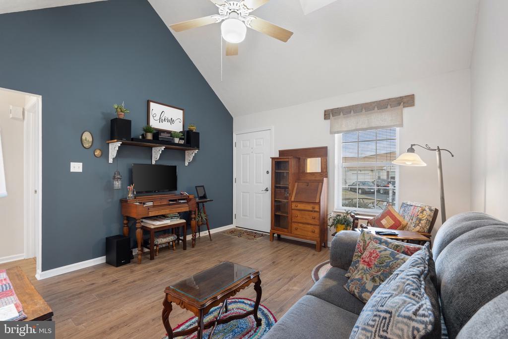 605 ARTISAN WAY