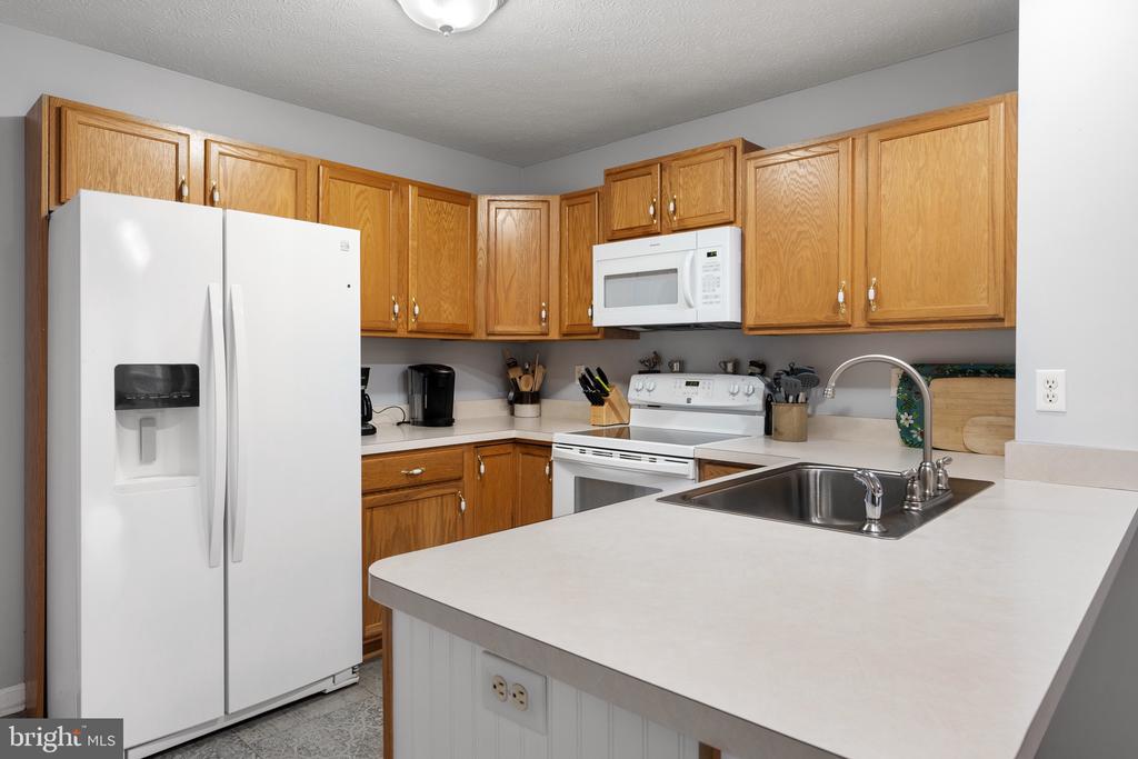 605 ARTISAN WAY
