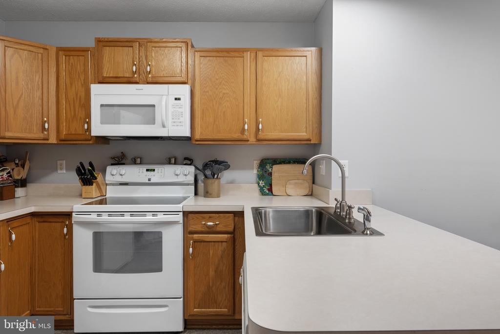 605 ARTISAN WAY