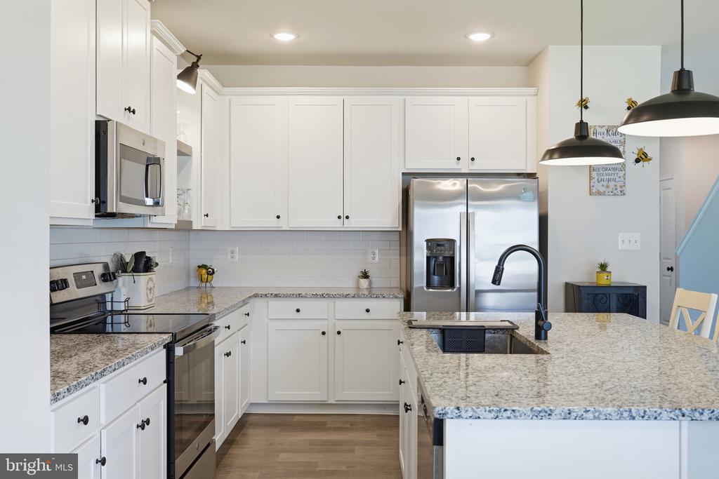 10 STIFFTAIL ROAD