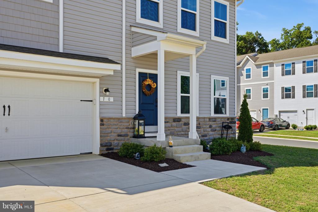 10 STIFFTAIL ROAD