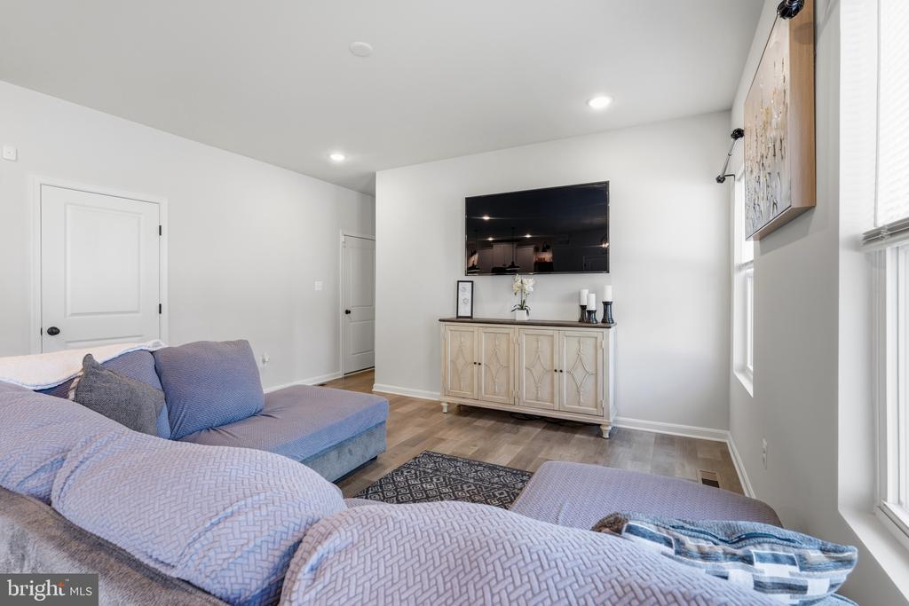 10 STIFFTAIL ROAD