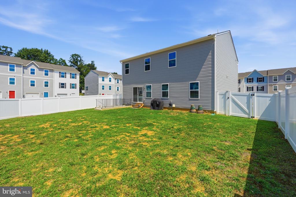 10 STIFFTAIL ROAD