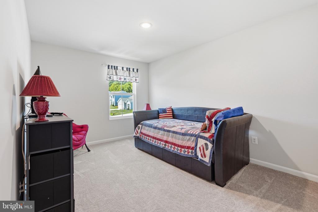 10 STIFFTAIL ROAD