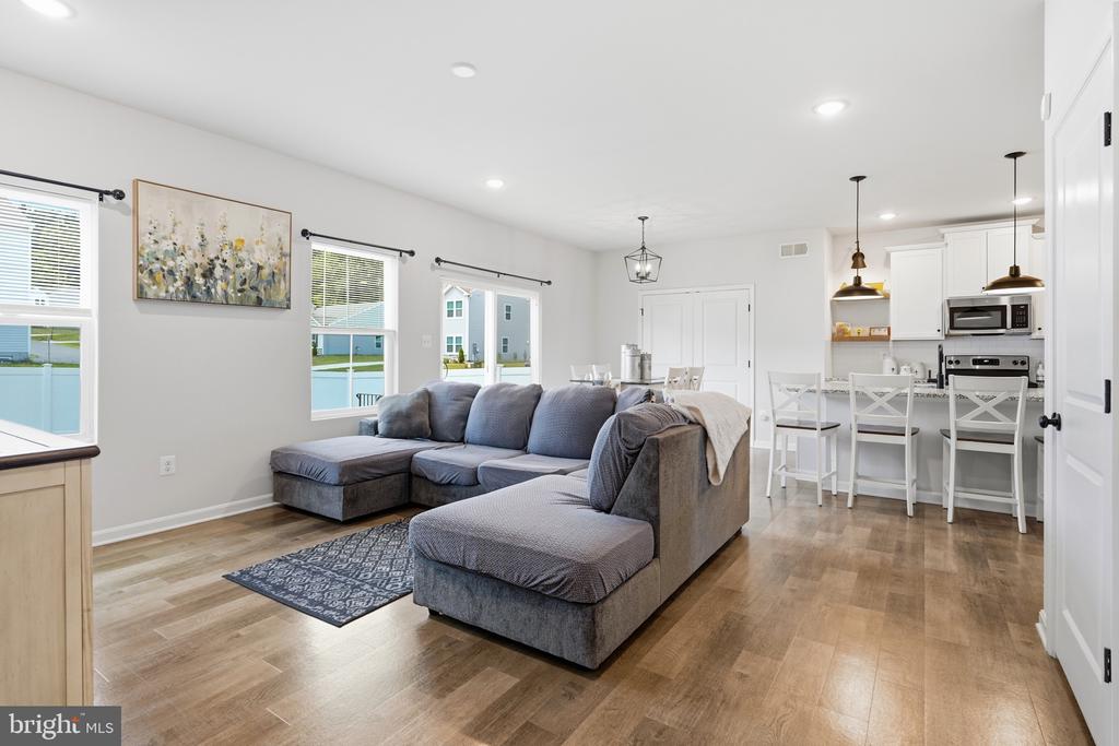 10 STIFFTAIL ROAD