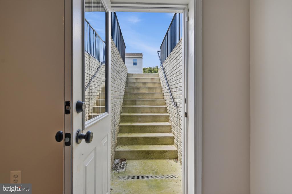 10 STIFFTAIL ROAD