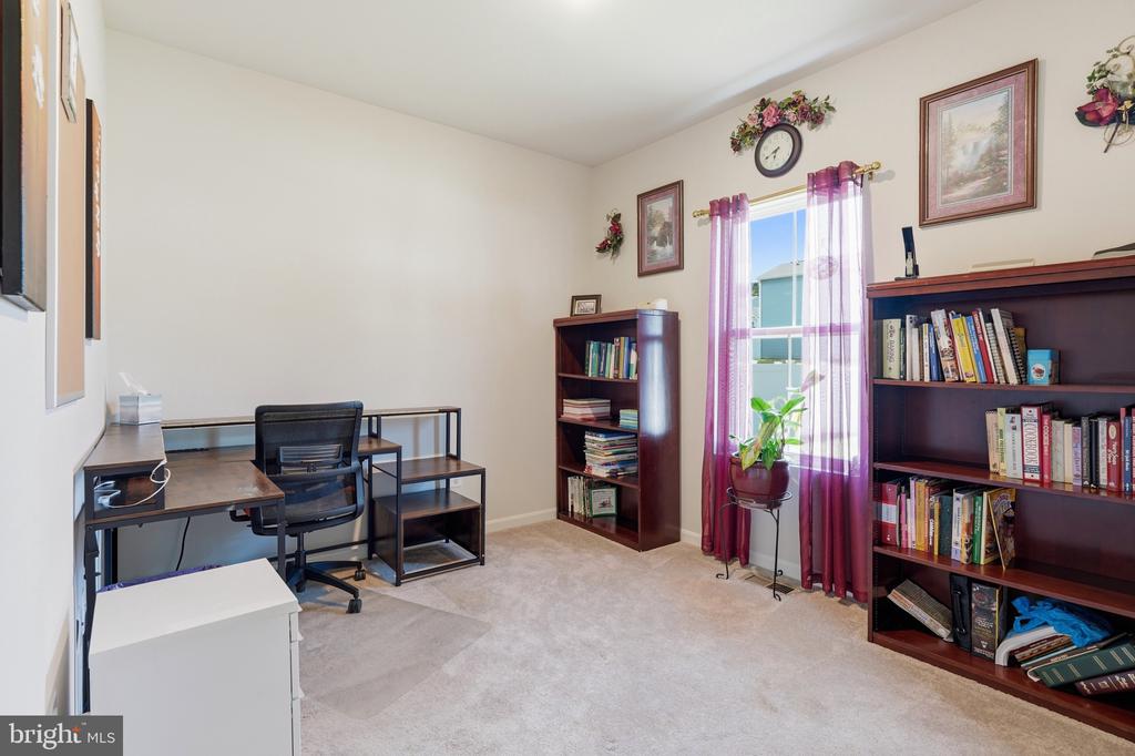 10 STIFFTAIL ROAD