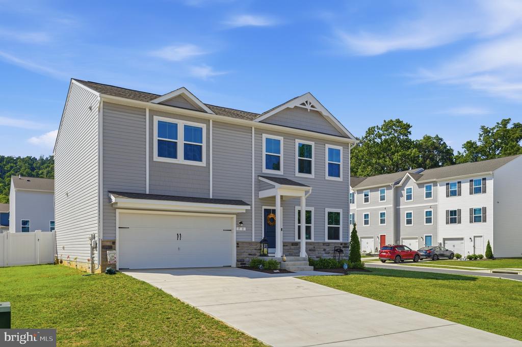 10 STIFFTAIL ROAD