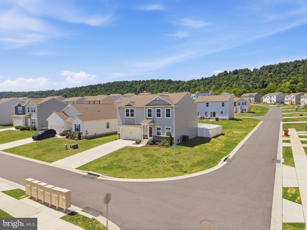 10 STIFFTAIL ROAD