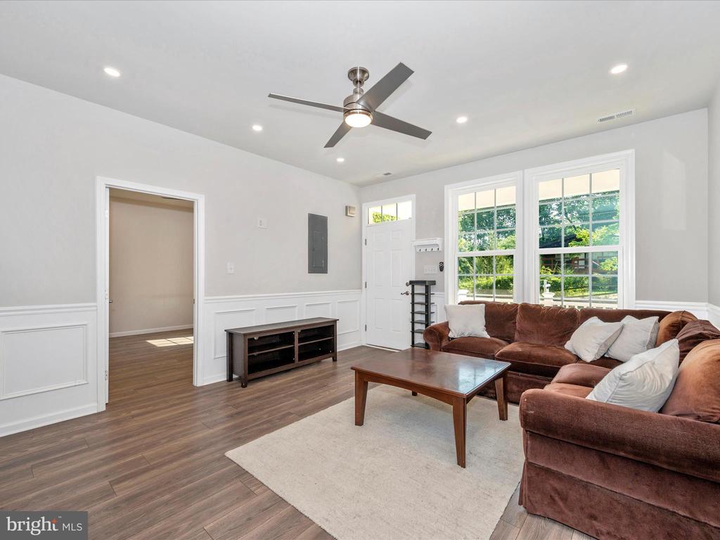 193 Scarlet Oak Dr.