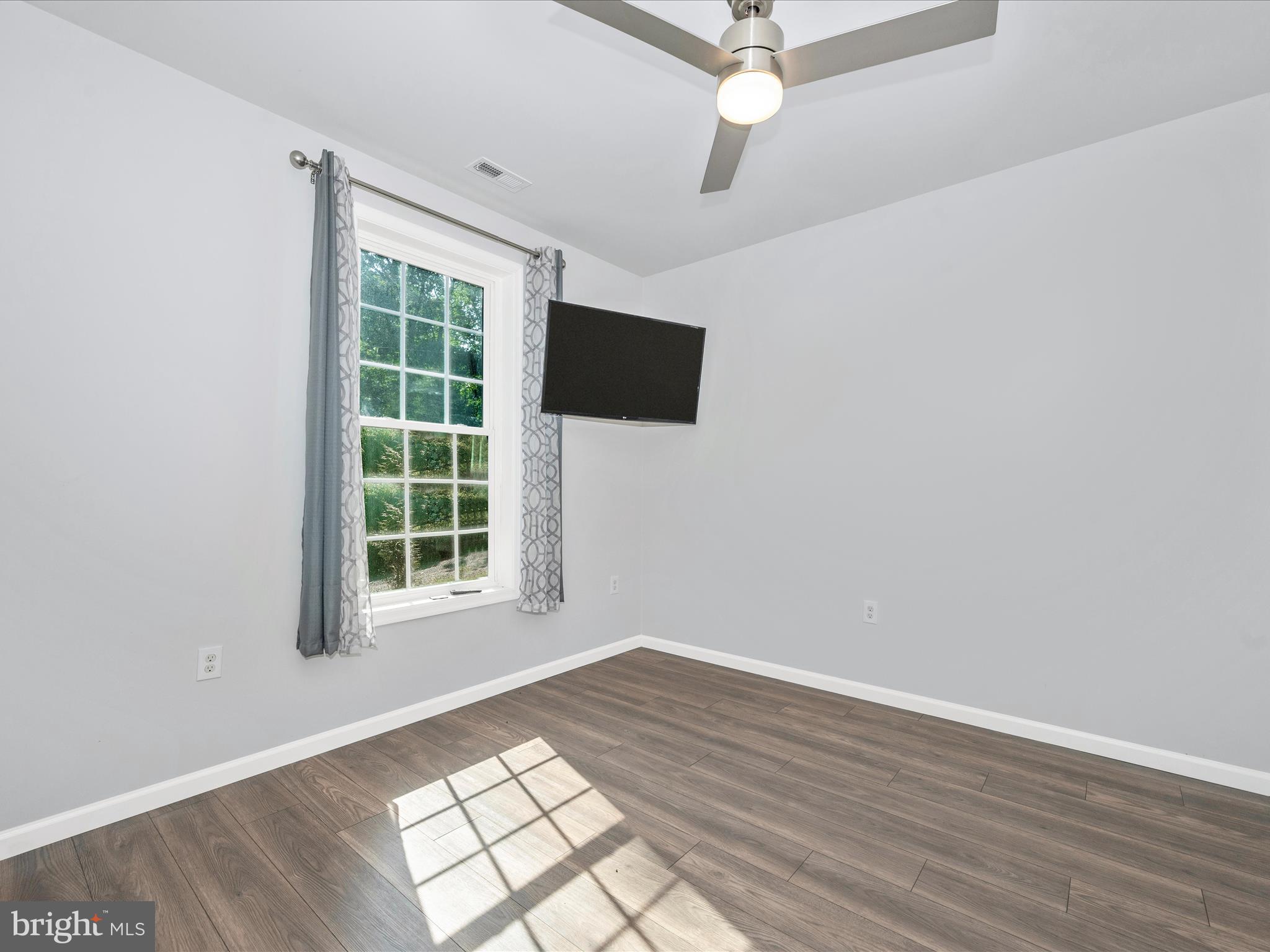 193 Scarlet Oak Dr.