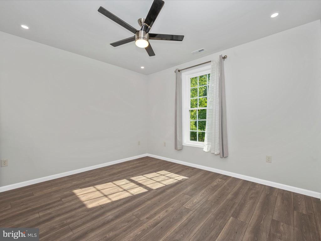 193 Scarlet Oak Dr.