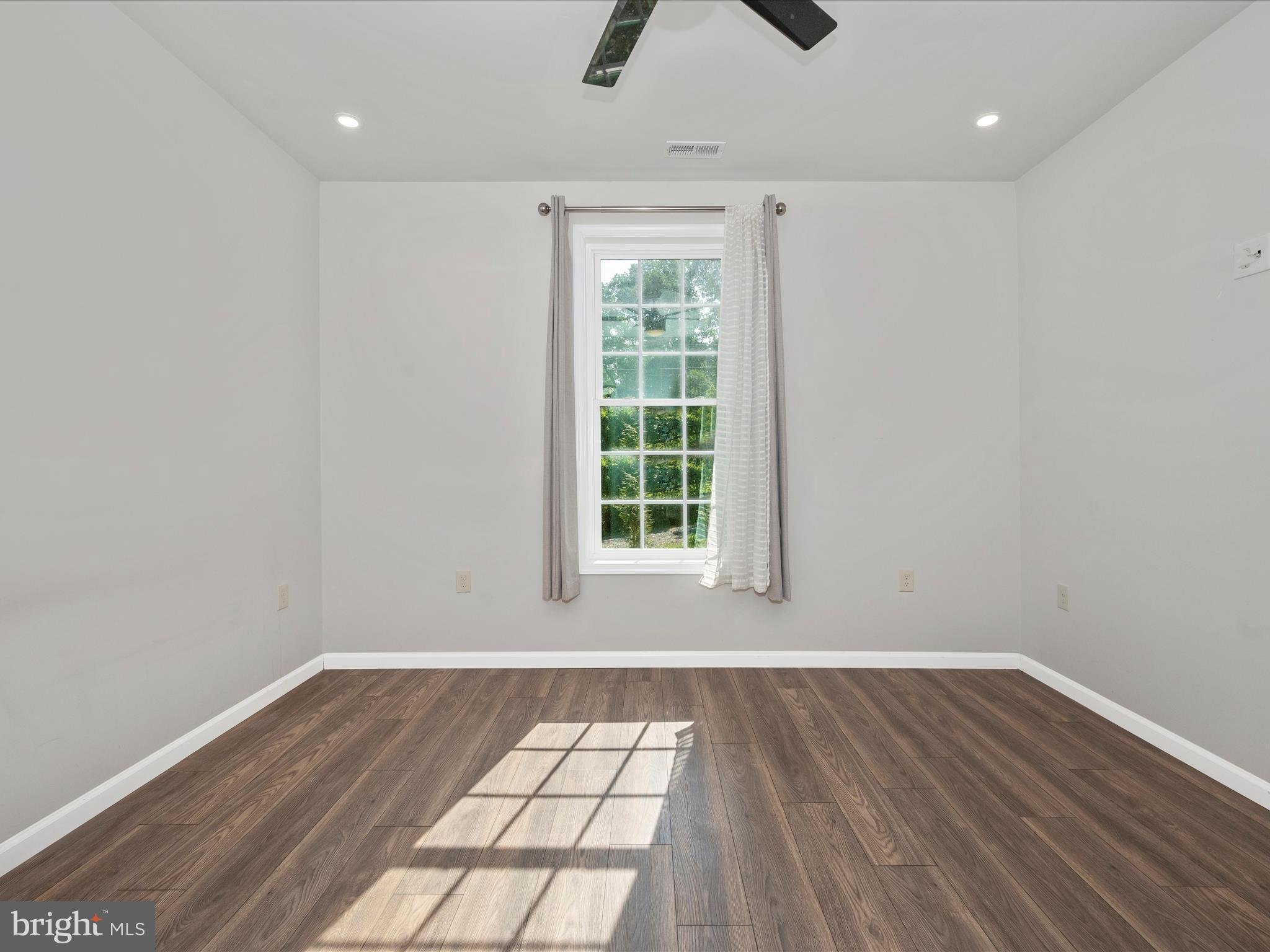 193 Scarlet Oak Dr.