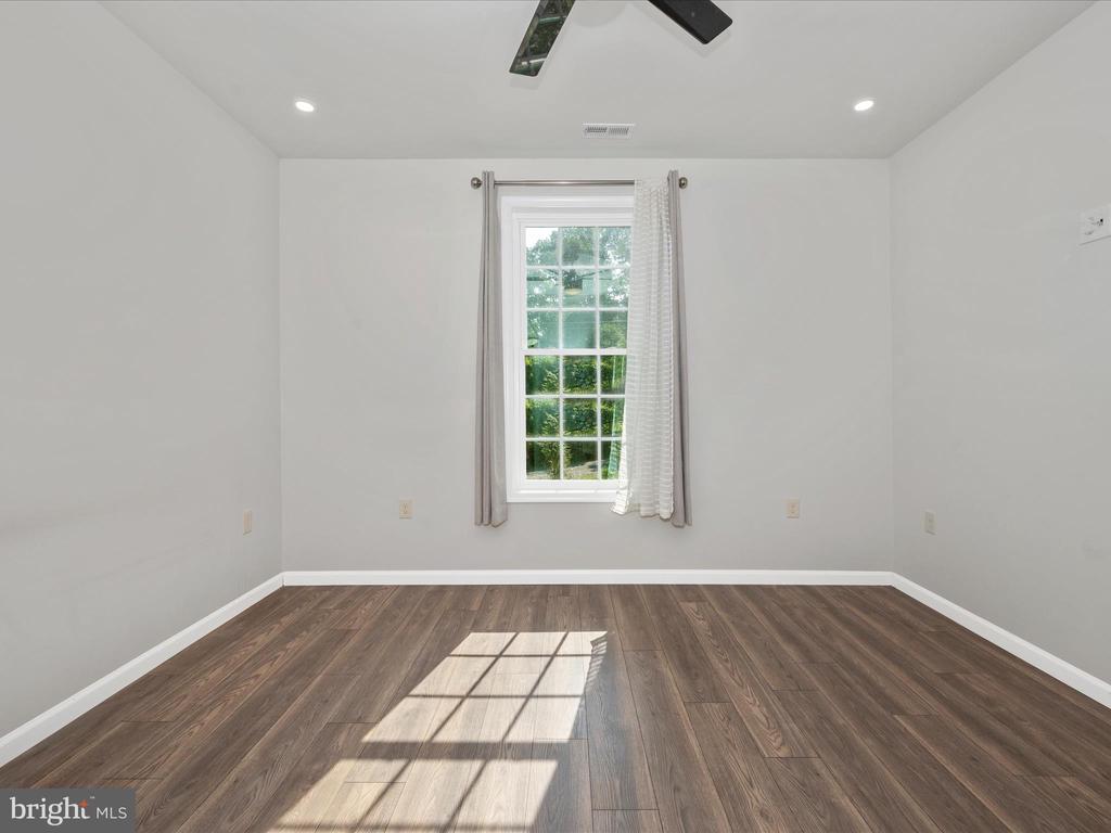 193 Scarlet Oak Dr.