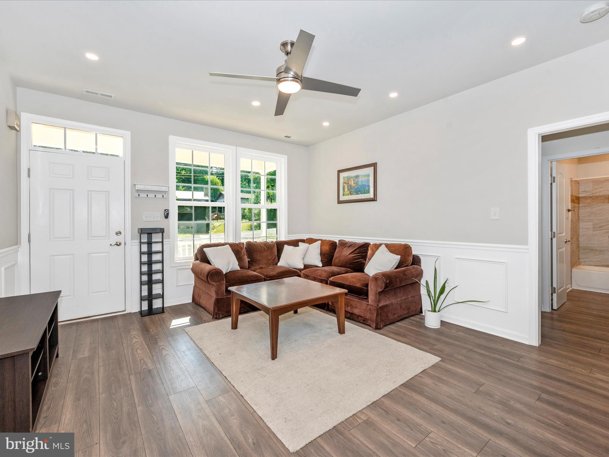 193 Scarlet Oak Dr.