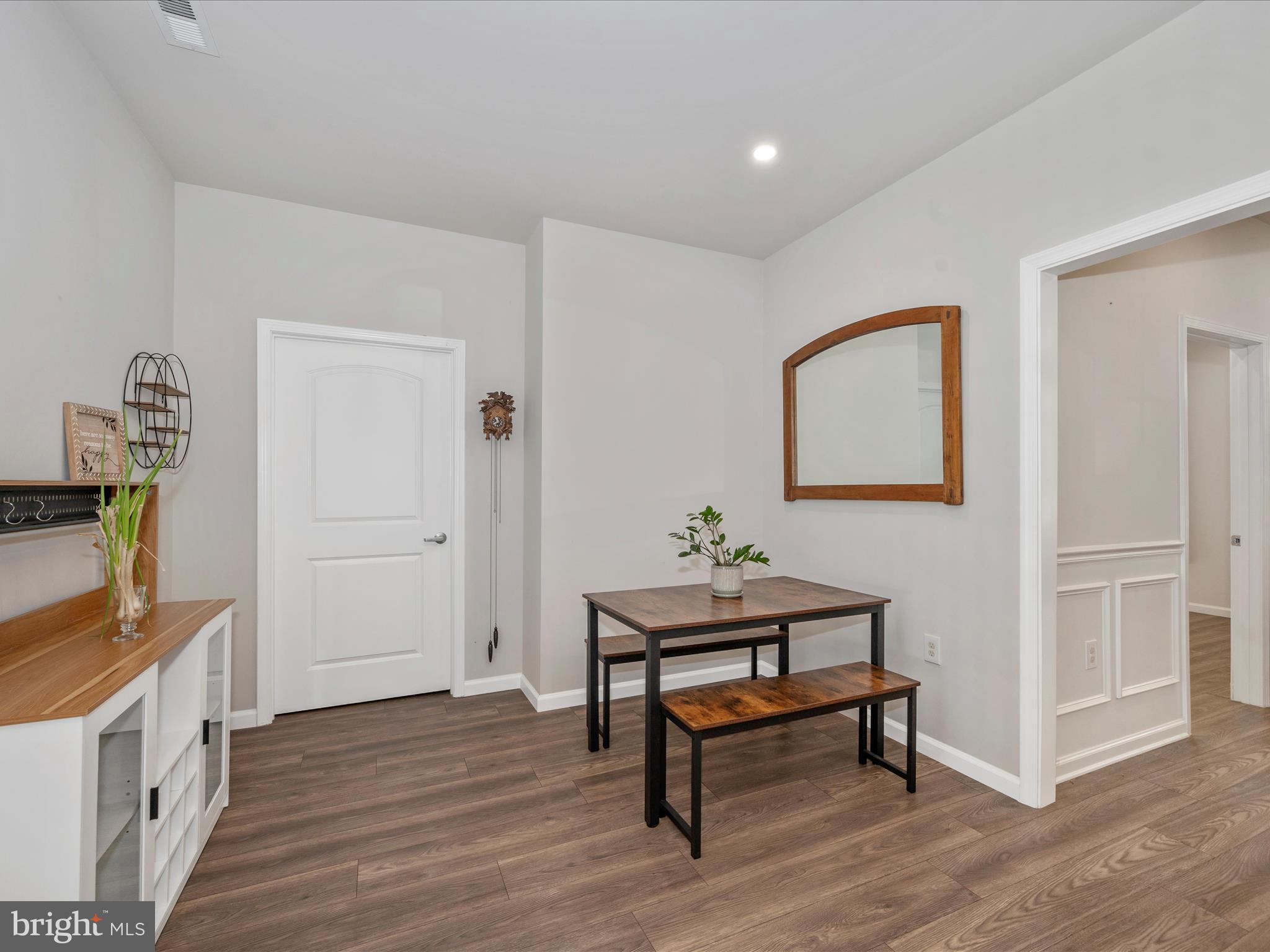 193 Scarlet Oak Dr.