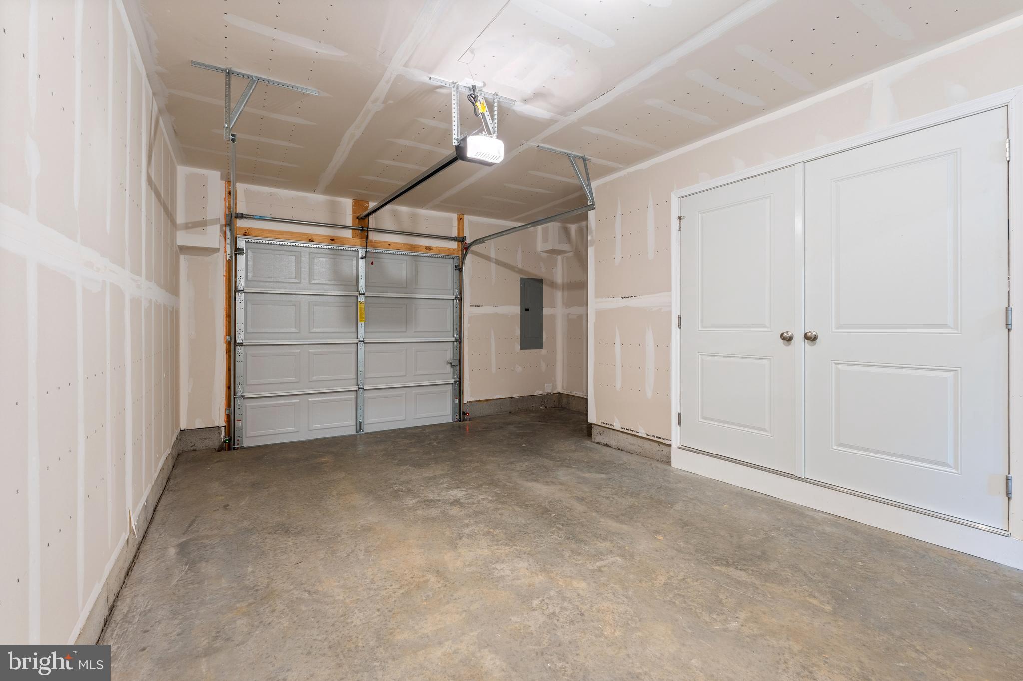 271 SANDY BOTTOM CIRCLE