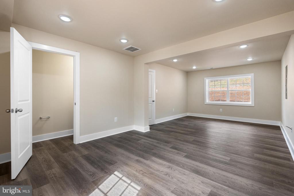105 VICTORY LN.
