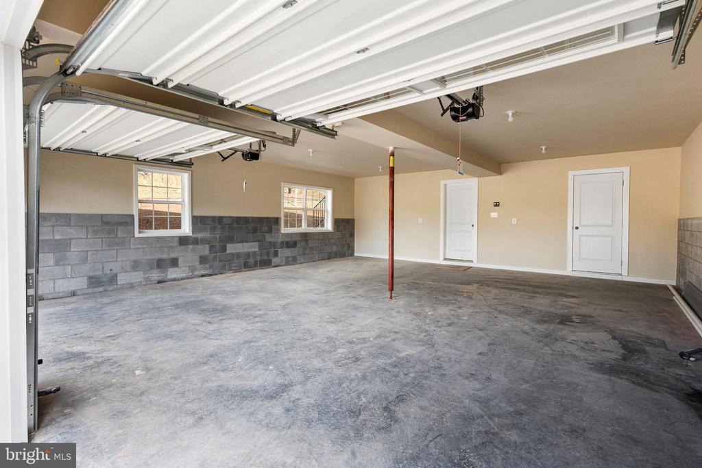 105 VICTORY LN.