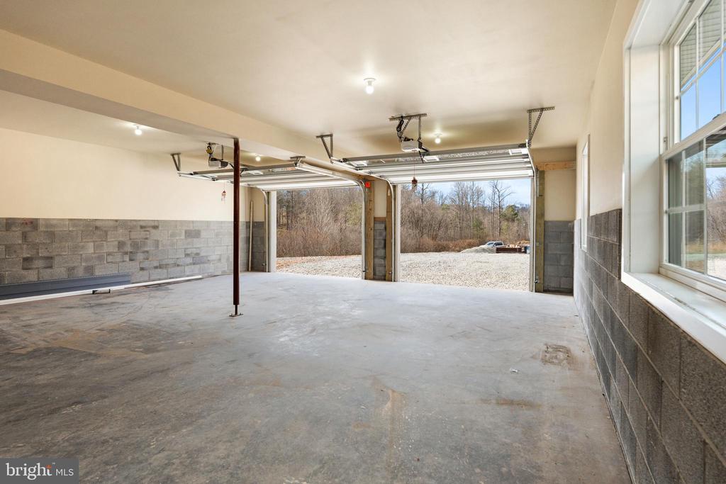 105 VICTORY LN.