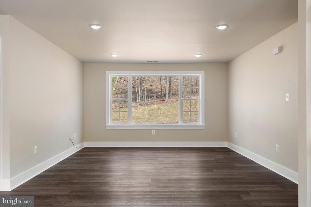 105 VICTORY LN.