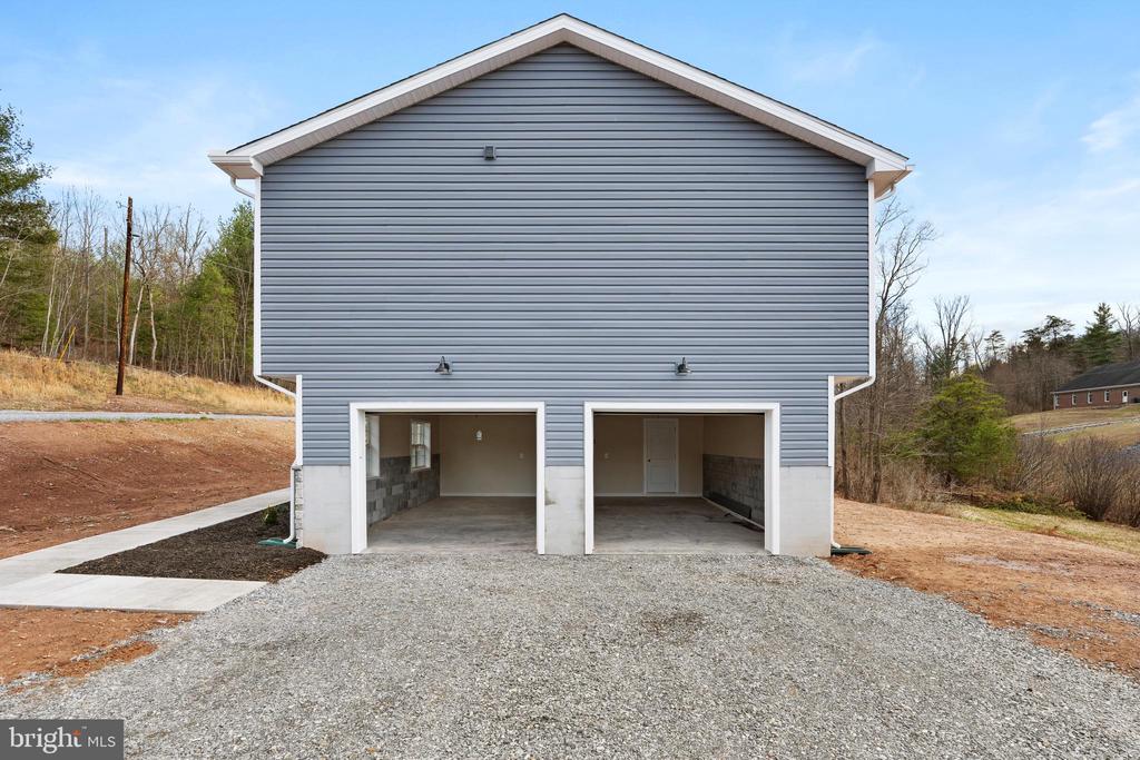 105 VICTORY LN.