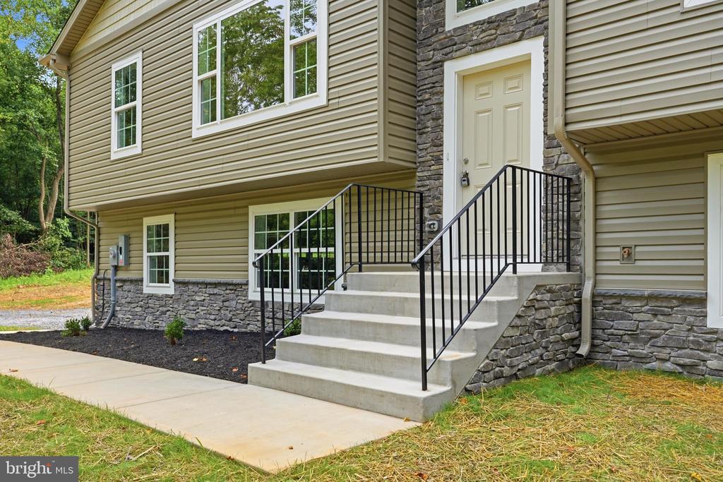 131 TRIUMPH LN.