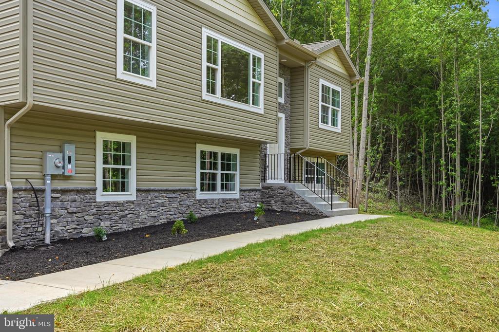 131 TRIUMPH LN.