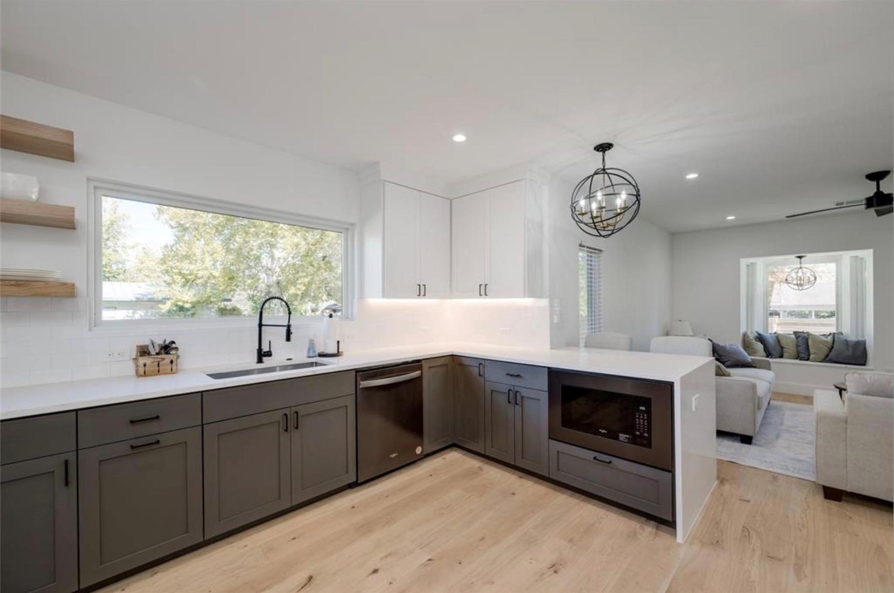 6308 Linda LN