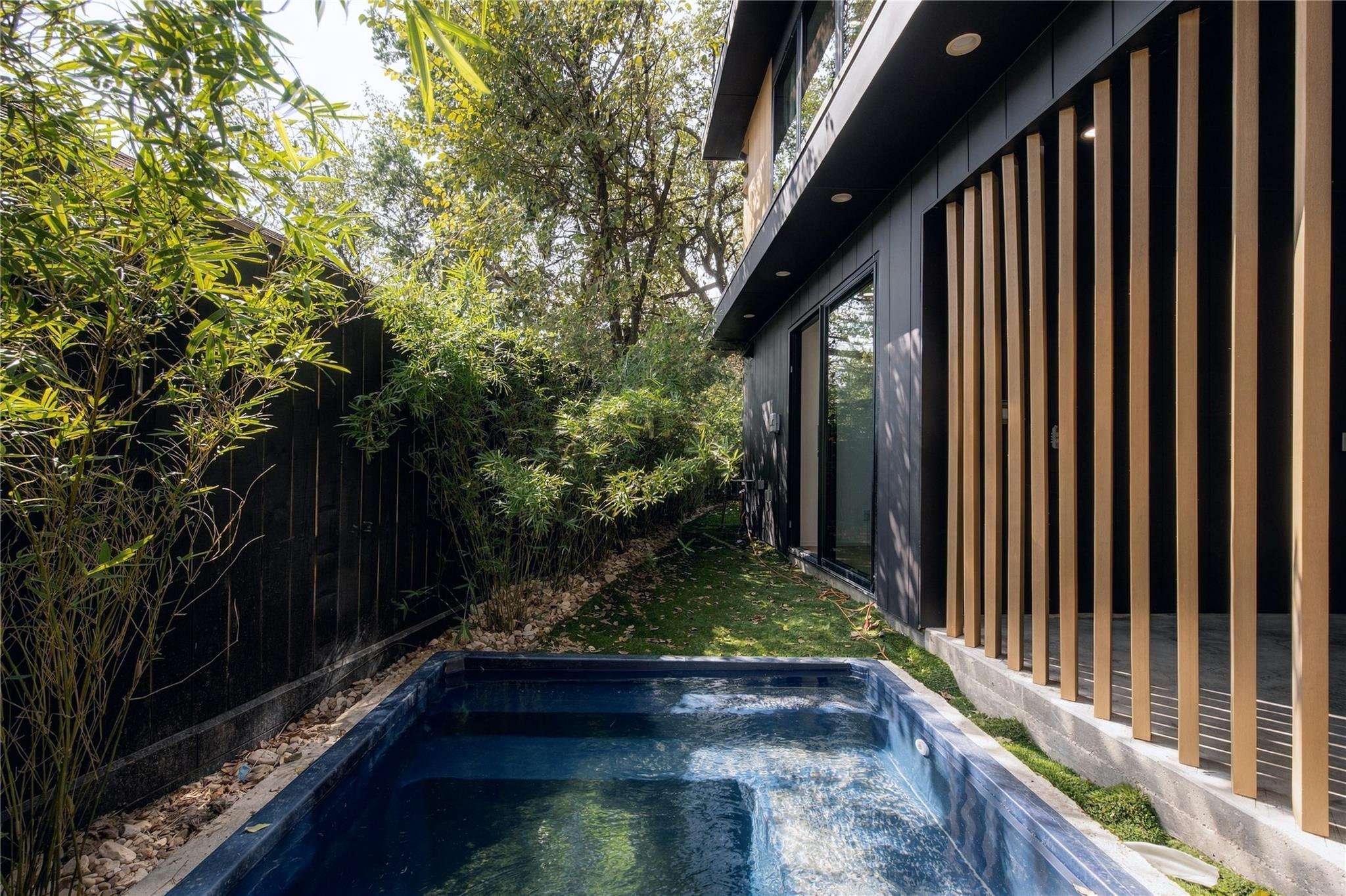 1002 W Johanna ST # 1