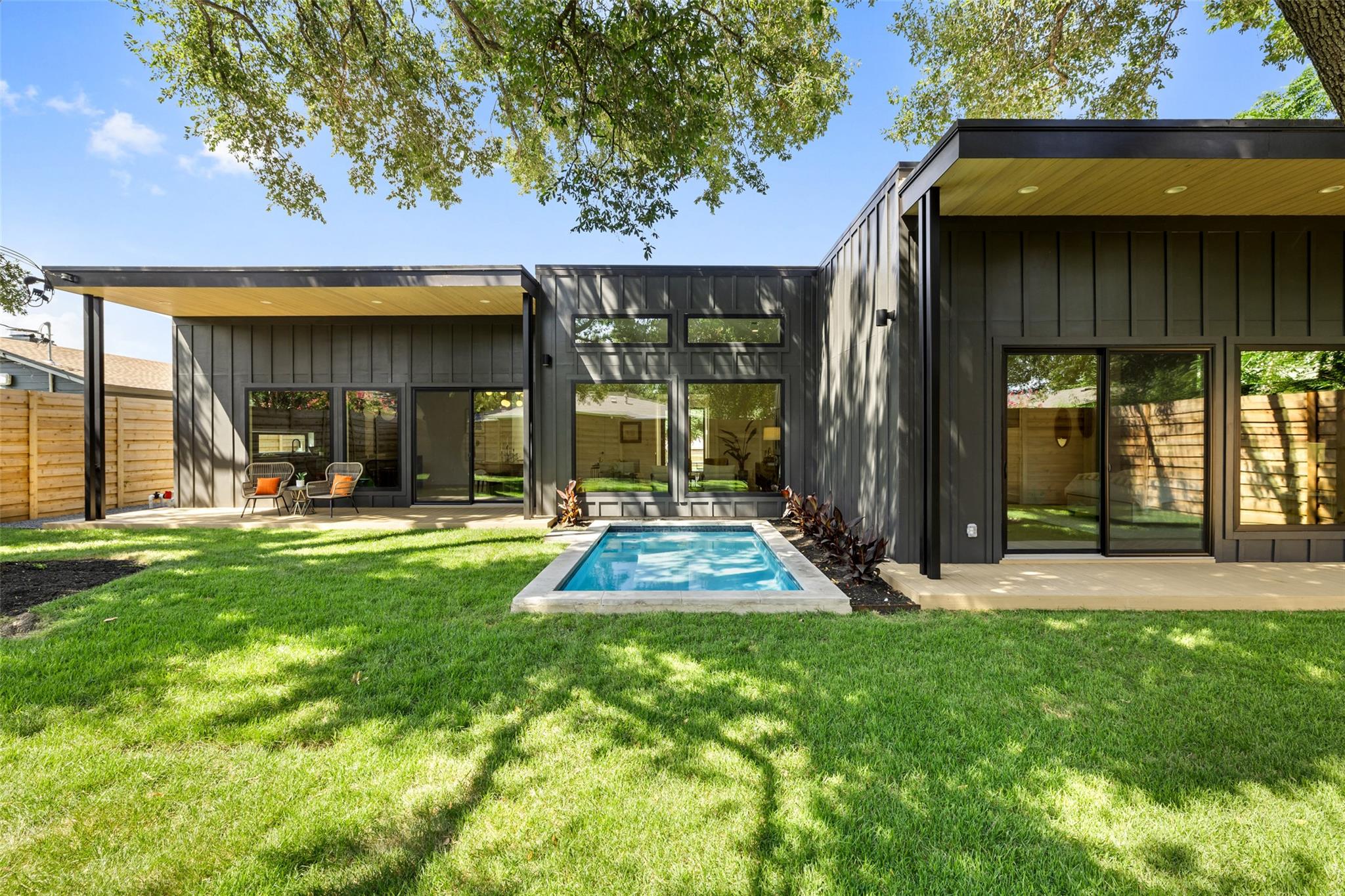 2305 Southern Oaks DR