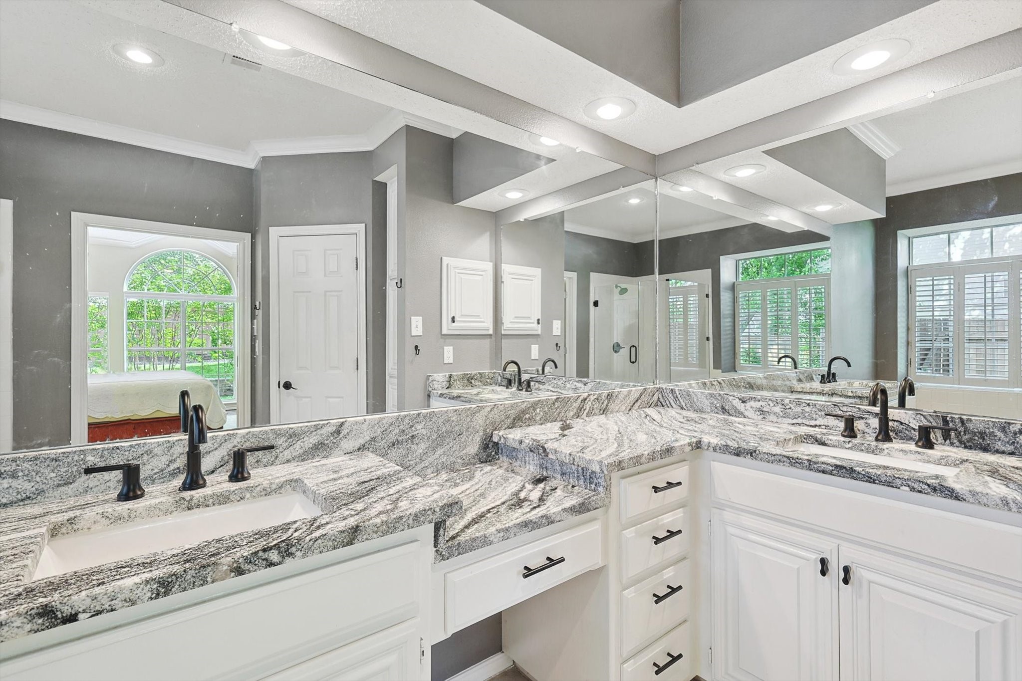 2931 River Crest Street